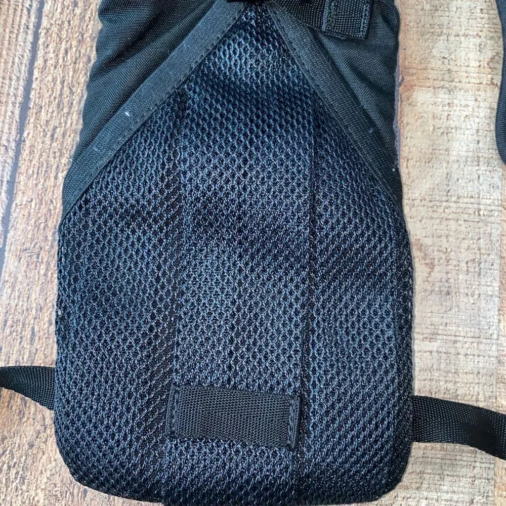 Camelbak Black Rogue Backpack Hiking Camping Running Black no bladder